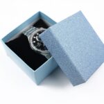 cutie-cadou-bleu-cu-efect-stralucitor-pentru-bijuterii-cu-pernita-55x8x85cm.jpg