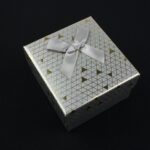 cutie-cadou-gri-pentru-bijuterii-cu-pernita-55x8x85cm-5.jpg