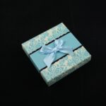 cutie-cadou-model-floral-bleu-pentru-set-cercei-colier-si-inel-25x85x85cm-1.jpg
