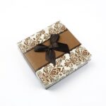 cutie-cadou-model-floral-maro-pentru-set-cercei-colier-si-inel-25x85x85cm-2.jpg