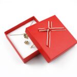 cutie-cadou-rosie-pentru-set-cercei-colier-si-inel-25x85x85cm-20.jpg
