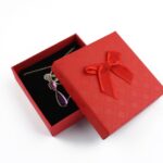 cutie-cadou-rosie-pentru-set-cercei-colier-si-inel-25x85x85cm-8.jpg
