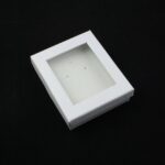 cutie-cadou-alba-cu-capac-transparent-pentru-set-cercei-colier-si-inel-2x65x75cm-1.jpg