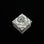 cutie-cadou-alba-model-floral-argintiu-pentru-inelcercei-35x45x45cm-1.jpg