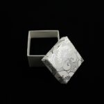 cutie-cadou-alba-model-floral-argintiu-pentru-inelcercei-35x45x45cm.jpg