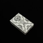 cutie-cadou-alba-model-floral-argintiu-pentru-set-cercei-colier-si-inel-25x5x8cm-1.jpg