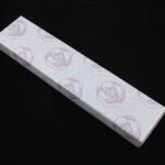 cutie-cadou-alba-model-floral-pentru-colier-bratara-sau-ceas-2x45x20cm-10.jpg