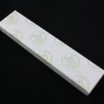 cutie-cadou-alba-model-floral-pentru-colier-bratara-sau-ceas-2x45x20cm-7.jpg