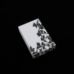 cutie-cadou-alba-model-floral-pentru-set-cercei-colier-si-inel-25x5x8cm-1.jpg