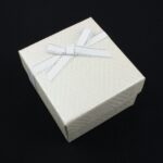 cutie-cadou-alba-pentru-bijuterii-cu-pernita-55x8x85cm-8.jpg