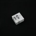 cutie-cadou-alba-pentru-inel-sau-cercei-25x4x4cm-1.jpg