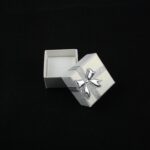 cutie-cadou-alba-pentru-inel-sau-cercei-25x4x4cm.jpg
