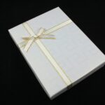 cutie-cadou-alba-pentru-set-cercei-colier-si-inel-3x12x16cm-1.jpg