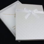 cutie-cadou-alba-pentru-set-cercei-colier-si-inel-3x12x16cm-18.jpg