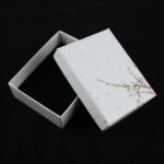 cutie-cadou-alba-pentru-set-cercei-colier-si-inel-3x65x9cm.jpg