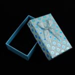 cutie-cadou-albastra-cu-efect-stralucitor-pentru-set-cercei-colier-si-inel-25x5x8cm.jpg
