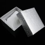 cutie-cadou-argintie-pentru-bijuterii-cu-pernita-55x8x85cm-3.jpg