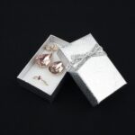 cutie-cadou-argintie-pentru-set-cercei-colier-si-inel-25x5x8cm-20.jpg