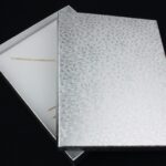 cutie-cadou-argintie-pentru-set-cercei-colier-si-inel-3x12x16cm-6.jpg