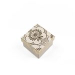 cutie-cadou-bej-model-floral-auriu-pentru-inelcercei-35x45x45cm-1.jpg