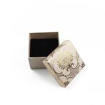 cutie-cadou-bej-model-floral-auriu-pentru-inelcercei-35x45x45cm.jpg