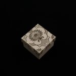 cutie-cadou-bej-model-floral-auriu-pentru-inelcercei-35x45x45cm-2.jpg