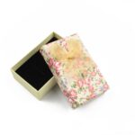 cutie-cadou-crem-model-floral-pentru-set-colier-cercei-si-inel-25x5x78cm.jpg