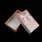 cutie-cadou-cu-imprimeu-decolorat-pentru-set-cercei-colier-si-inel-25x5x8cm-4.jpg