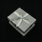 cutie-cadou-gri-pentru-set-cercei-colier-si-inel-5x65x85cm-1.jpg