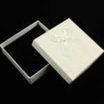 cutie-cadou-ivory-pentru-set-cercei-colier-si-inel-25x85x85cm.jpg