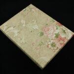 cutie-cadou-model-floral-pentru-set-cercei-colier-si-inel-3x12x16cm-1.jpg