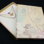 cutie-cadou-model-floral-pentru-set-cercei-colier-si-inel-3x12x16cm-18.jpg