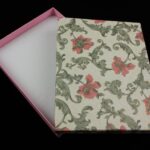 cutie-cadou-model-floral-roz-pentru-set-cercei-colier-si-inel-3x12x16cm.jpg