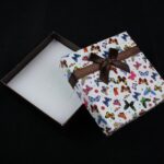 cutie-cadou-model-fluturi-pentru-set-cercei-colier-si-inel-25x85x85cm.jpg