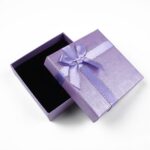 cutie-cadou-mov-pentru-set-cercei-colier-si-inel-25x85x85cm.jpg