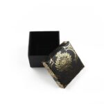 cutie-cadou-neagra-model-floral-aurie-pentru-inelcercei-35x45x45cm.jpg