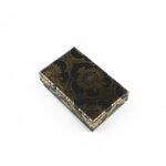 cutie-cadou-neagra-model-floral-auriu-pentru-set-cercei-colier-si-inel-25x5x8cm-1.jpg