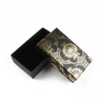 cutie-cadou-neagra-model-floral-auriu-pentru-set-cercei-colier-si-inel-25x5x8cm.jpg