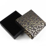 cutie-cadou-neagra-model-floral-auriu-pentru-set-cercei-colier-si-inel-25x85x85cm.jpg