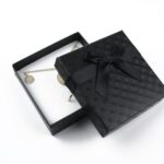 cutie-cadou-neagra-pentru-set-cercei-colier-si-inel-25x85x85cm-23.jpg