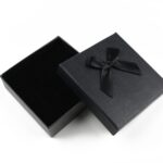 cutie-cadou-neagra-pentru-set-cercei-colier-si-inel-25x85x85cm-7.jpg