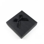 cutie-cadou-neagra-pentru-set-cercei-colier-si-inel-25x85x85cm-8.jpg