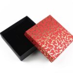 cutie-cadou-rosie-model-floral-auriu-pentru-set-cercei-colier-si-inel-25x85x85cm.jpg