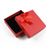 cutie-cadou-rosie-pentru-set-cercei-colier-si-inel-25x85x85cm-13.jpg