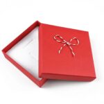 cutie-cadou-rosie-pentru-set-cercei-colier-si-inel-25x85x85cm-9.jpg