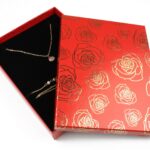 cutie-cadou-rosie-pentru-set-cercei-colier-si-inel-3x12x16cm-61.jpg