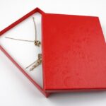 cutie-cadou-rosie-pentru-set-cercei-colier-si-inel-3x12x16cm-73.jpg