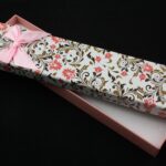cutie-cadou-roz-model-floral-pentru-colier-bratara-sau-ceas-2x45x20cm.jpg