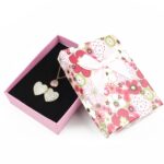 cutie-cadou-roz-model-floral-pentru-set-cercei-colier-si-inel-25x7x95cm.jpg