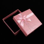 cutie-cadou-roz-pentru-set-cercei-colier-si-inel-25x85x85cm-3.jpg